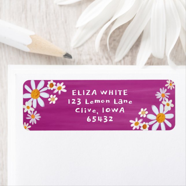 Étiquette Cute Daisies Gouache Custom Fuchsia Adresse de ret (En situation)