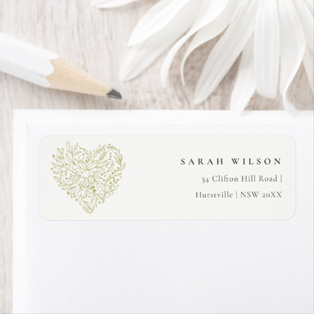 Étiquette Cute Minimal Dusky Green Floral Heart Adresse (En situation)