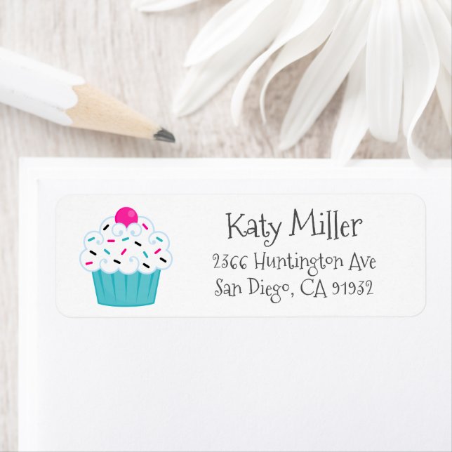 Étiquette Cute Turquoise Sprinkle Cupcake Girls (En situation)