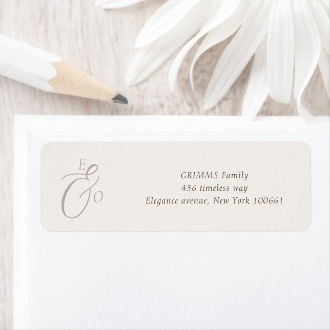Étiquette d'adresse de mariage minimaliste Cocoa B (En situation)