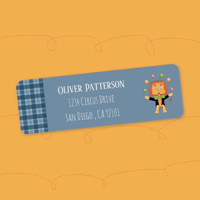 Étiquette d'adresse de retour bleue avec lion de c (Cute blue return address label with a juggling lion . )