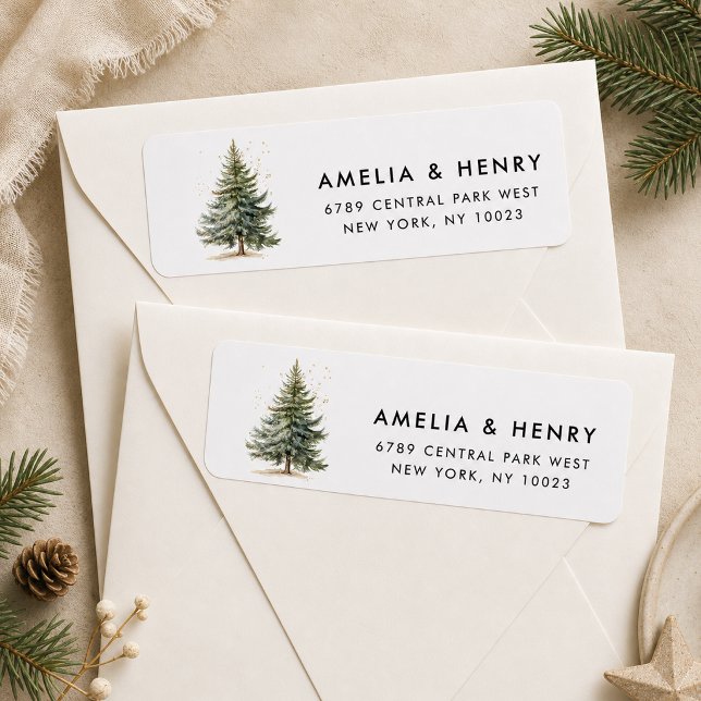 Étiquette d'adresse de retour d'arbre de Noël mini (Rustic Minimal Christmas Tree Return Address Label displayed on cream envelopes)