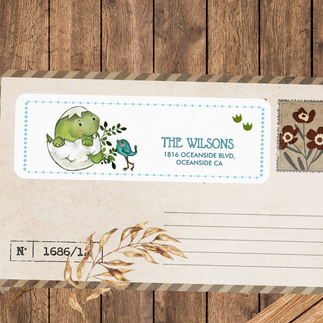 Étiquette d'adresse de retour de Baby Shower avec  (Cute Hatching Dino Baby Shower Return Address Label)