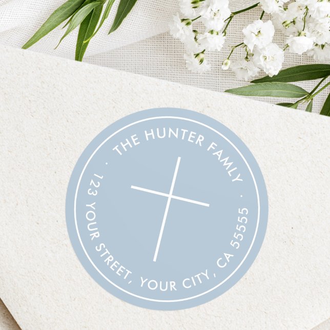 étiquette d'adresse de retour de croix chrétienne  (Christian cross light dusty blue return address classic round sticker)