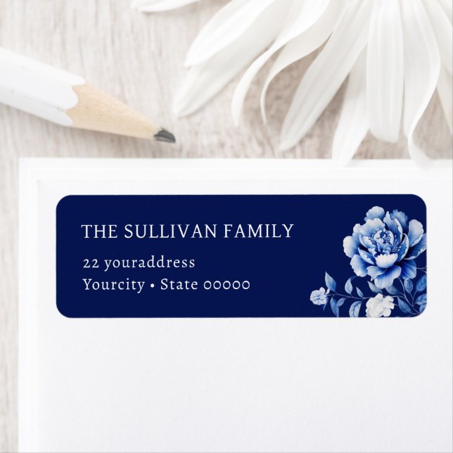 Étiquette d'adresse de retour de fleurs bleu d'eau (En situation)