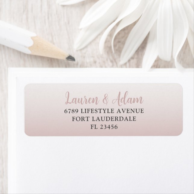 Étiquette d'adresse de retour de mariage simple en (En situation)