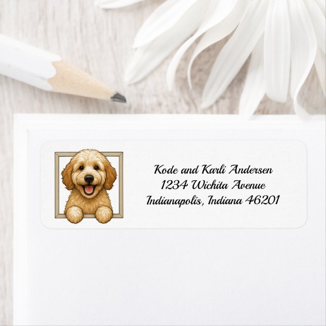 Étiquette d'adresse de retour Happy Goldendoodle (En situation)