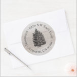 Étiquette d'adresse de retour Russe Christmas Tree<br><div class="desc">Autocollants personnalisés d'adresse de retour de vacances personnalisés avec votre nom de famille et votre adresse ou tout autre texte personnalisé. Ce design rustique moderne présente votre texte dans une mise en forme circulaire autour d'un graphique d'arbre de Noël sur un arrière - plan en bois blanchi à la chaux....</div>