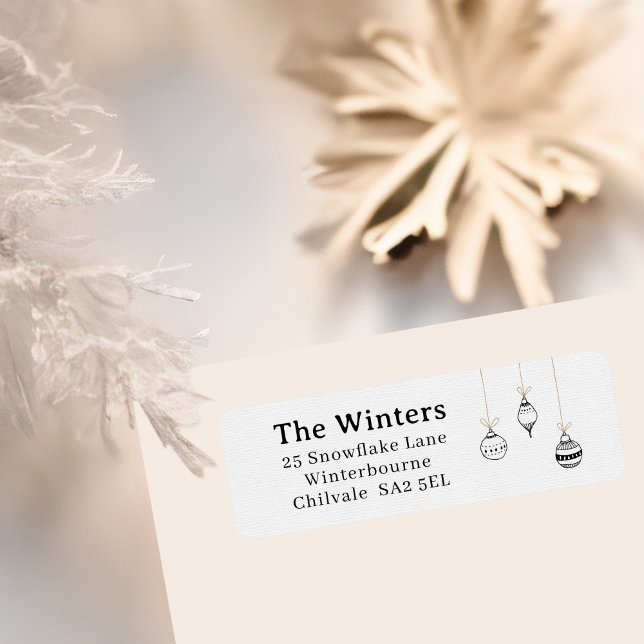 Étiquette d'adresse minimaliste moderne dessinée à (Elegant minimalist black and gold hand-drawn Christmas ornaments sketch return address labels)