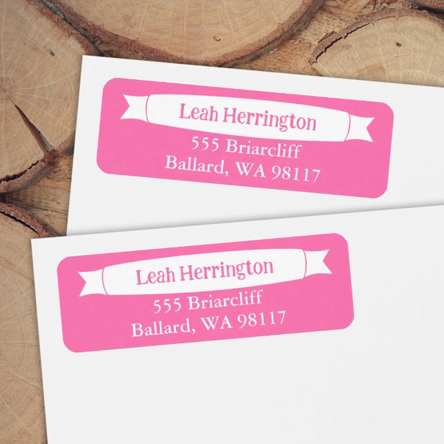 Étiquette d'adresse rose avec bannière décorative (Pink return address labels for envelopes, decorative banner ribbon)