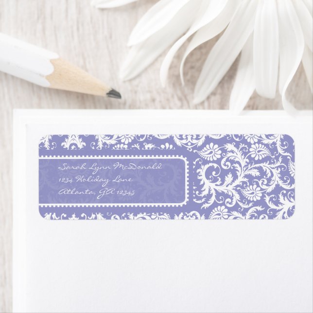 Étiquette Damask blanc sur Lilac Adresse de retour (En situation)