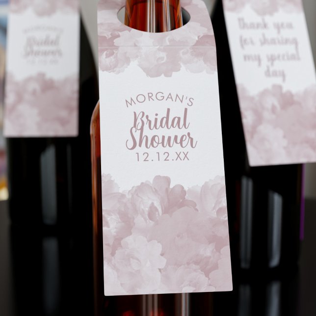 Étiquette de bouteille de mariage floral (A romantic floral blush pink bottle tag with space for your Bridal Shower details)