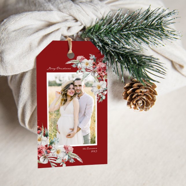 Étiquette de cadeau botanique de Noël photo (Holiday Red Photo Merry Christmas Gift Tag With Message Watercolor Berries Floral Boho Chic)