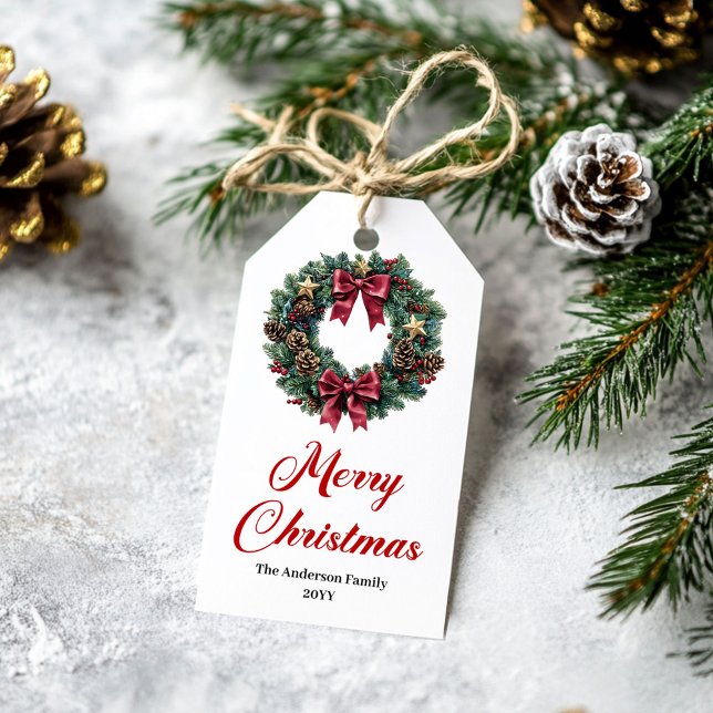 Étiquette de cadeau de couronne de pin moderne rou (Modern pine wreath gift tag red green gold

)
