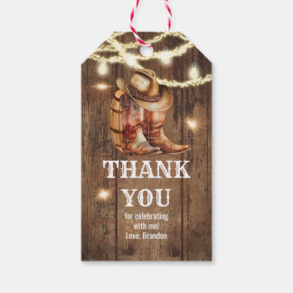 Étiquette de cadeau de fête avec bottes et chapeau