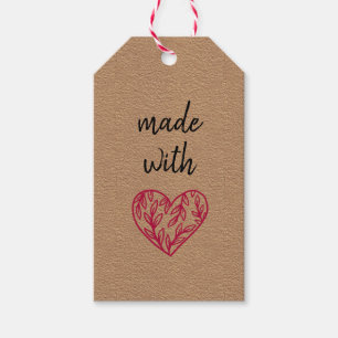 Étiquette de cadeau en papier kraft avec cœur fait