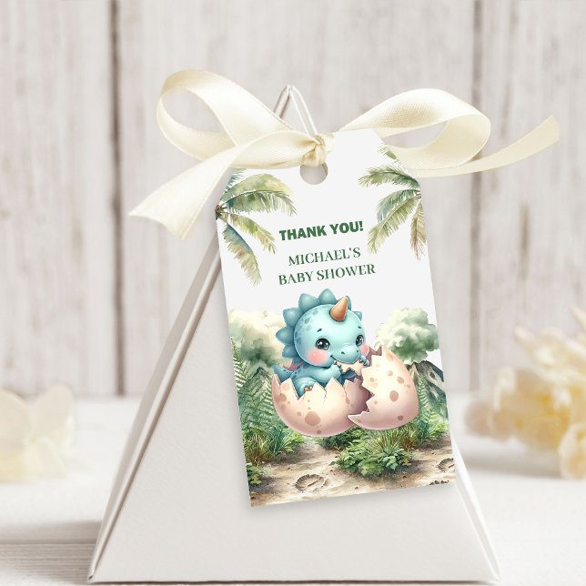 Étiquette de cadeau pour Baby Shower Bientôt l'écl (Baby Dino Party Hatching Soon Baby Shower Gift Tags)