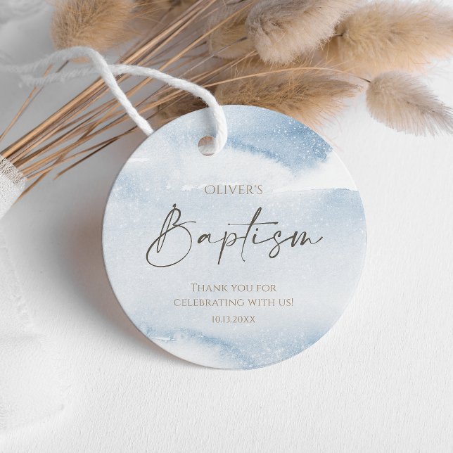 Étiquette de faveur de baptême de garçon à l'aquar (Blue Watercolor Boy Baptism Round Favor Tag)