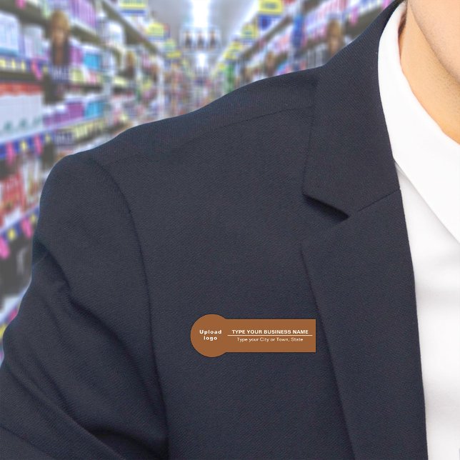 Étiquette de nom de forme de badge marron de marqu (Build brand name awareness. Your business brand on brown badge shape name tag.)