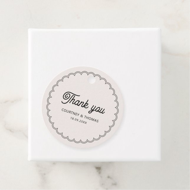 Étiquette de remerciement à bordure festonnée mini (En situation)