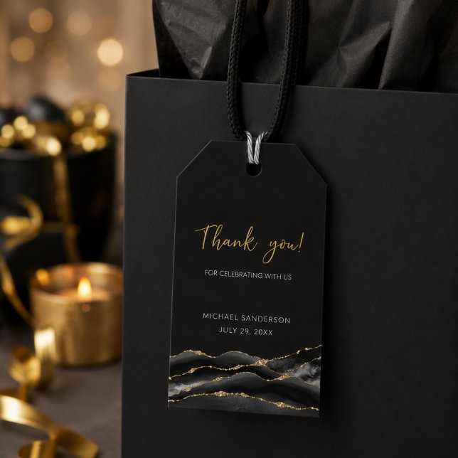 Étiquette de remerciement en agate noire et or (Luxury black and gold agate thank you favor tag displayed on an elegant gift bag)