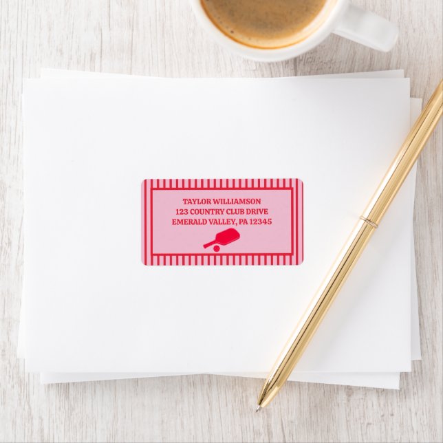 Étiquette de retour d'adresse rayée rouge et rose  (En situation)
