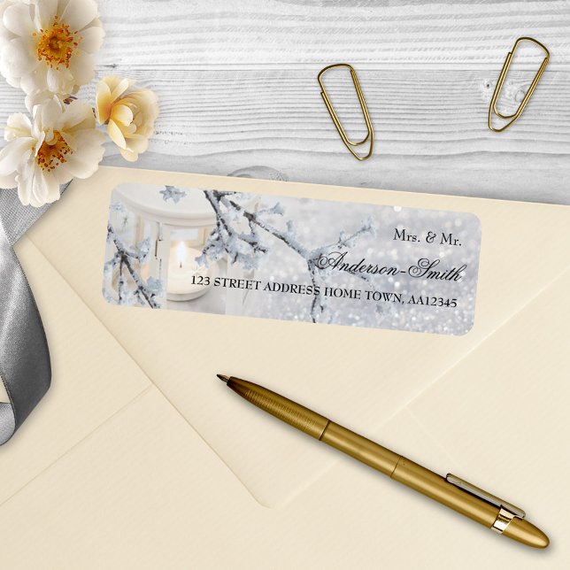 Étiquette de retour du Mariage de neige mousseuse (Return address label with a romantic candle lit lantern in a sparkling snow scene)