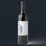 Étiquette de vin Mariage Blue Peacock<br><div class="desc">Personnalisez un étiquette de vin unique pour votre réception de mariage avec un Étiquette de vin Mariage Blue Peacock. Le design Étiquette du vin se caractérise par un élégant paon contre un feuillage délicat et un arrière - plan grunge. Personnalisez avec les noms du marié et de la mariée avec...</div>