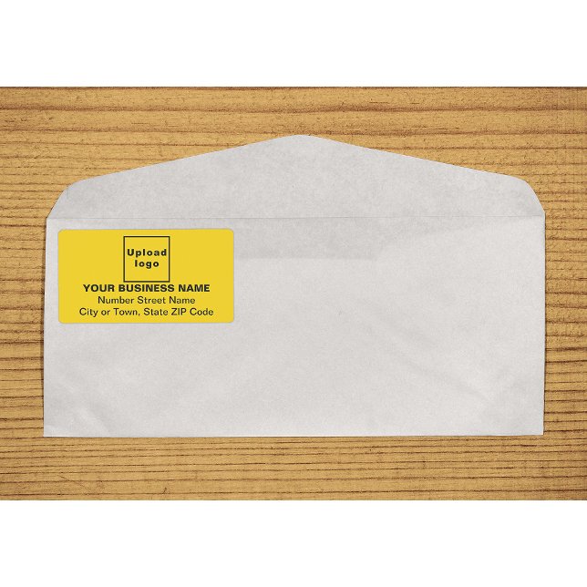 Étiquette d'expédition jaune pour les entreprises  (Center aligned business yellow shipping label on envelope)