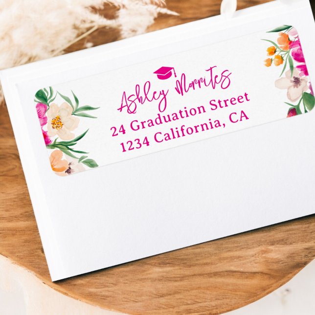 Étiquette Diplôme de fleur sauvage rose vif (Bright pink wildflowers script graduation label)