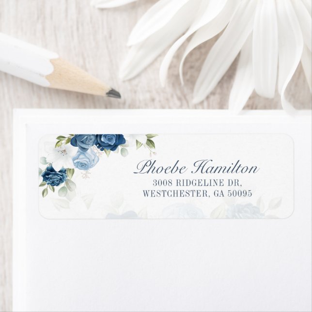 Étiquette Dusty Blue Floral Bloom Eucalyptus Return Address (En situation)