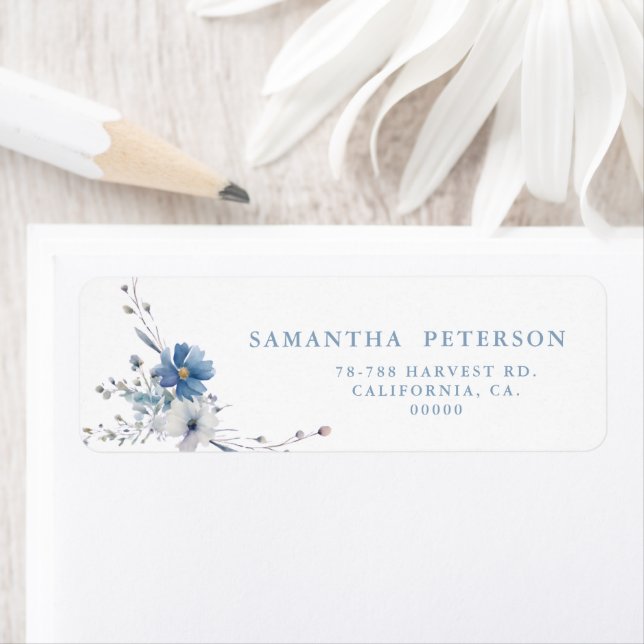 Étiquette Dusty Blue Gold Floral Spring Bloom Wedding (En situation)