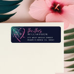 Étiquette Electric Love Neon rose Tropical Leaf & monogramme<br><div class="desc">Célébrez votre mariage avec un peu de néon ! Notre design de étiquette mariage néon d'amour électrique est parfait pour les couples à la recherche d'une vie nocturne audacieuse, avec une esthétique moderne rétro-classe. Inspirés par la beauté et la tendance des néons, nous avons créé une typographie de style néon...</div>