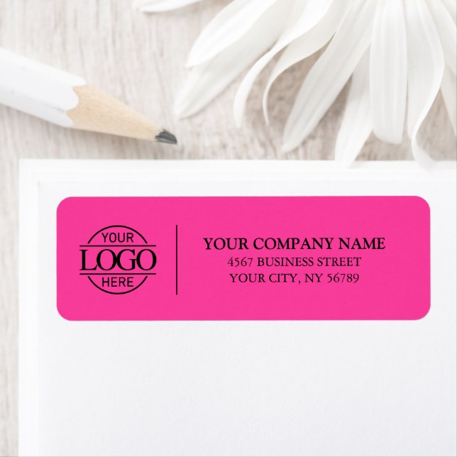 Étiquette Elegant Bight Pink Business Logo Return Address (En situation)