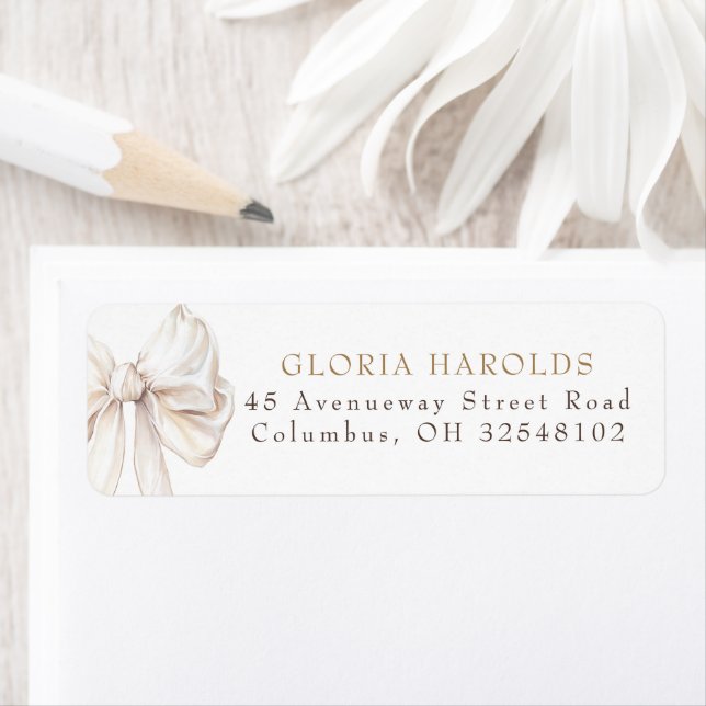 Étiquette Élégant Blanc Crème Nœud Papillon Mariage (En situation)