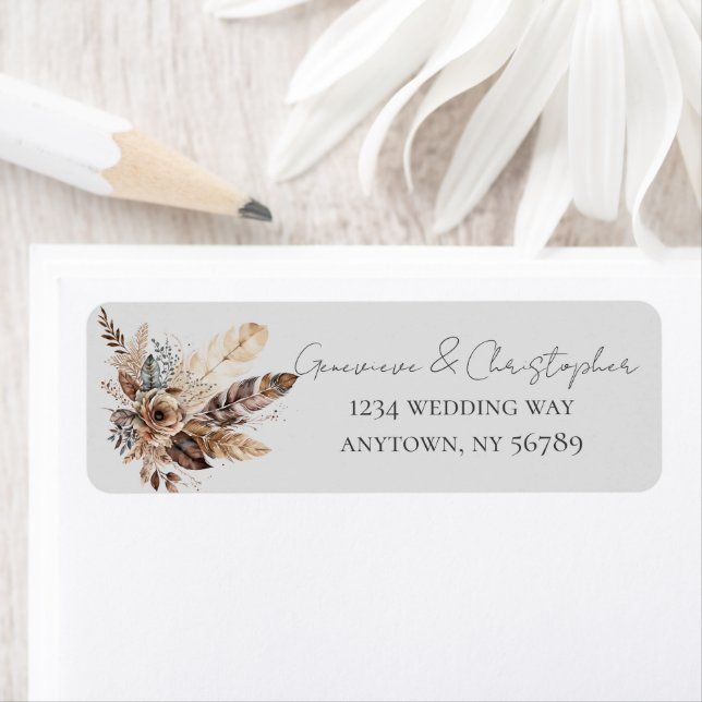 Étiquette Elegant Boho Feather Watercolor Mariage Adresse (En situation)