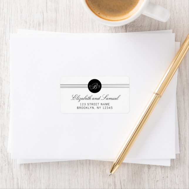 Étiquette Elegant Chic Black White Monogram Adresse (En situation)