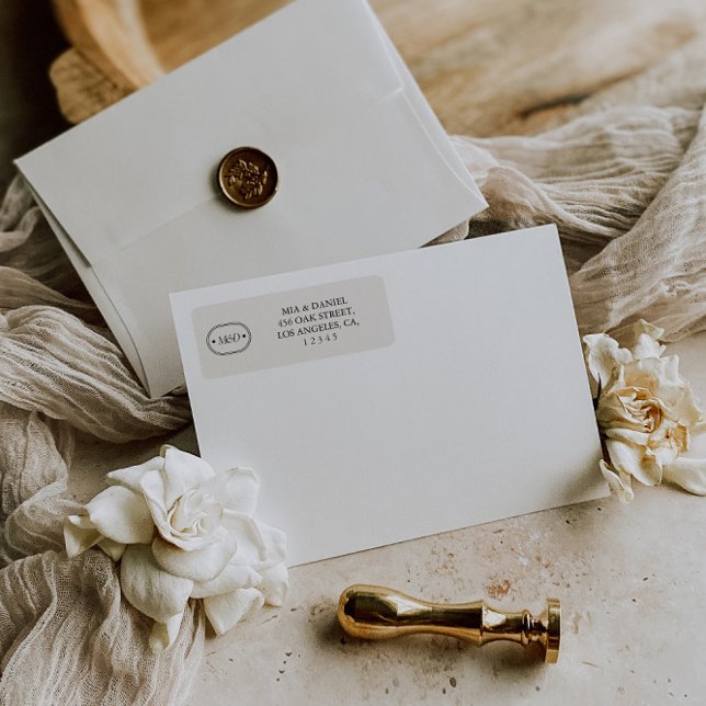 Étiquette Elegant Grey Classic Chic Monogram Adresse de reto (Elegant Gray Classic Chic Monogram Return Address Label.
Dimensions label: 2.25" L x 0.75" H)