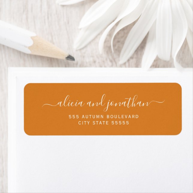 Étiquette Elegant script burnt orange wedding return address (En situation)