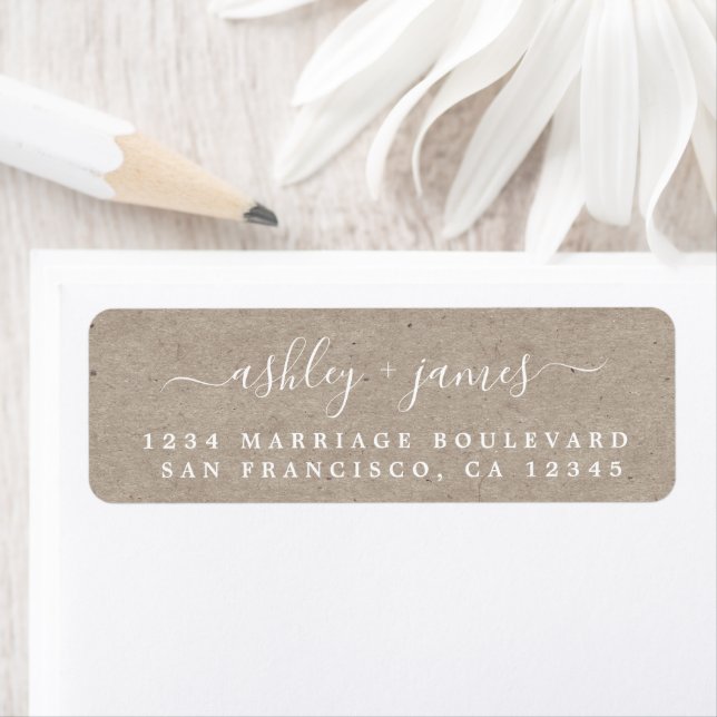 Étiquette Élégant Script Kraft Mariage papier Adresse de ret (En situation)
