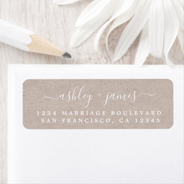 Étiquette Élégant Script Kraft Mariage papier Adresse de ret (En situation)