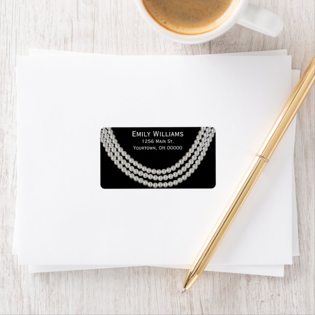Étiquette Elegant String of Pearls on Black (En situation)