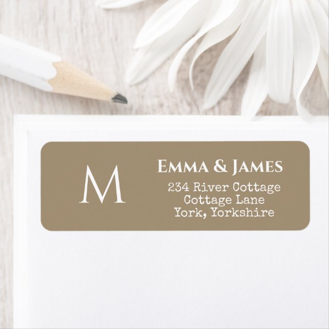 Étiquette Elegant Taupe Monogram Mariage Adresse de retour (En situation)