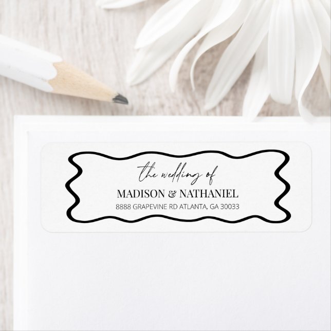 Étiquette Elegant Wavy Border Wedding Return Address (En situation)