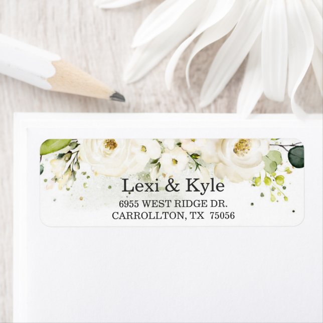 Étiquette Elegant White Rose & Gold Modern Font Adresse (En situation)