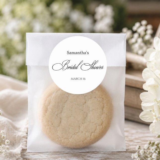 Étiquette Élégante de Mariage Minimaliste (Minimalist Bridal Shower Elegant Script Classic Round Sticker)