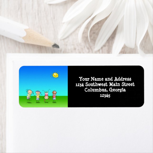 Étiquette Enfants jouant à l'extérieur pendant une journée e (En situation)