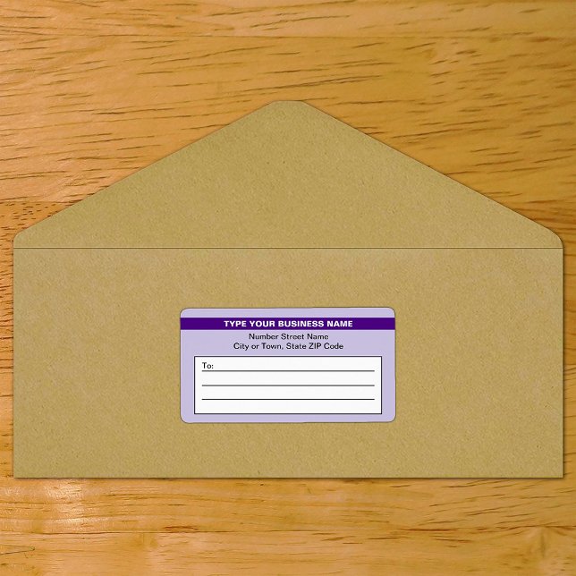 Étiquette Expédition violet avec nom d'entreprise en surbril (Purple shipping label with your highlighted brand on envelope)