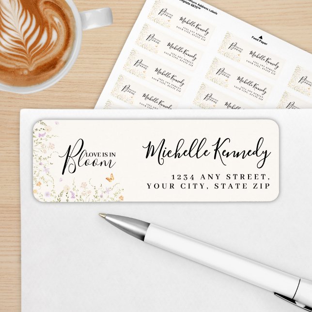 Étiquette Fête de mariage Floral Aquarelle L'Amour est en Fl (Créateur téléchargé)