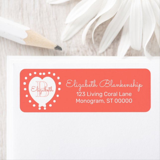 Étiquette Fille Monogramme Coral Points Coeur Modèle (En situation)